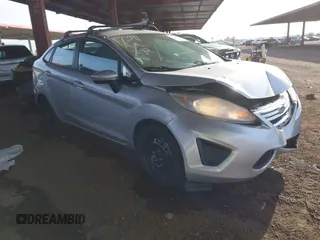 2013 Ford Fiesta S z VIN 3FADP4AJ6DM152627, wystawiony jako IAAI lot #41619861 z przebiegiem 118 840 mil mil oraz . Historia ofert i sprzedaży dostępna na DreamBid. Obrazek 1.