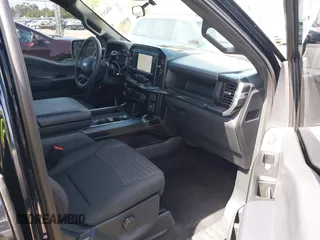 2023 Ford F-150 XL z VIN 1FTEW1CP0PKD72617, wystawiony jako IAAI lot #42642922 z przebiegiem 52 966 mil mil oraz . Historia ofert i sprzedaży dostępna na DreamBid. Obrazek 5.