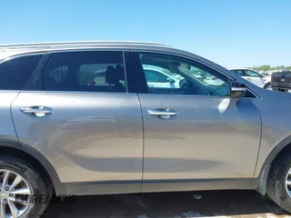 2018 Kia Sorento L z VIN 5XYPG4A32JG377807, wystawiony jako IAAI lot #41963441 z przebiegiem 121 339 mil mil oraz . Historia ofert i sprzedaży dostępna na DreamBid. Obrazek 13.