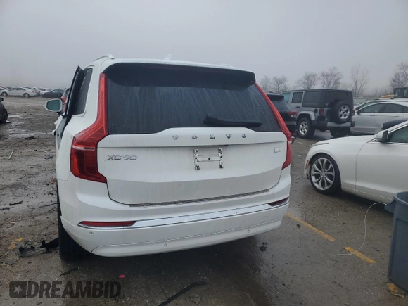 2023 Volvo XC90 Plus with VIN YV4H600N2P1949810, listed as a Copart auction lot 84947784 with 40,842 mi miles and Clean title. Bid and sale history available at DreamBid. Image 6.