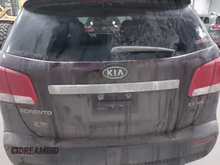 2013 Kia Sorento EX z VIN 5XYKUDA29DG313777, wystawiony jako IAAI lot #41574912 z przebiegiem 120 003 mil mil oraz . Historia ofert i sprzedaży dostępna na DreamBid. Obrazek 16.