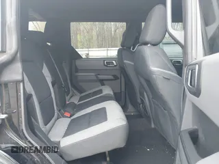 2022 Ford Bronco z VIN 1FMDE5BHXNLB17265, wystawiony jako IAAI lot #42106105 z przebiegiem 55 400 mil mil oraz . Historia ofert i sprzedaży dostępna na DreamBid. Obrazek 8.
