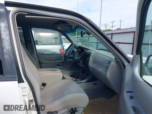 1999 Ford Explorer XLT z VIN 1FMZU32E9XZB70428, wystawiony jako IAAI lot #42697066 z przebiegiem 183 745 mil mil oraz . Historia ofert i sprzedaży dostępna na DreamBid. Obrazek 5.