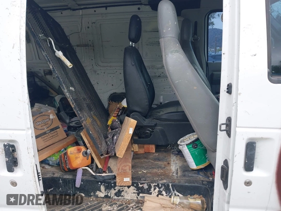 2010 Ford Econoline Cargo Commercial z VIN 1FTNE1EW4ADA66216, wystawiony jako IAAI lot #42198735 z przebiegiem 191 087 mil mil oraz . Historia ofert i sprzedaży dostępna na DreamBid. Obrazek 8.