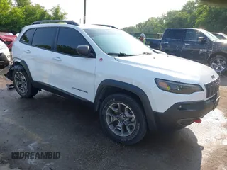 2021 Jeep Cherokee Trailhawk z VIN 1C4PJMBX4MD124980, wystawiony jako IAAI lot #42372537 z przebiegiem 55 667 mil mil oraz . Historia ofert i sprzedaży dostępna na DreamBid. Obrazek 1.
