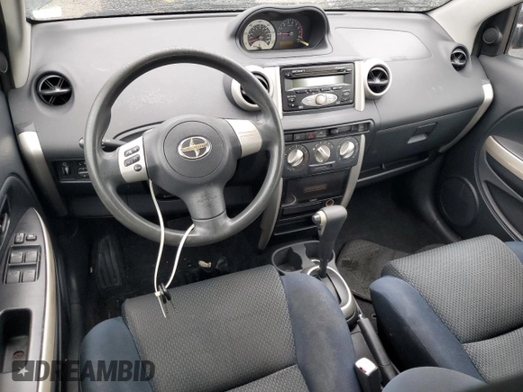 2006 Scion xA z VIN JTKKT624X60155935, wystawiony jako Copart lot #74894574 z przebiegiem Nie podano mil oraz Szkoda całkowita • Salvage title. Historia ofert i sprzedaży dostępna na DreamBid. Obrazek 8.