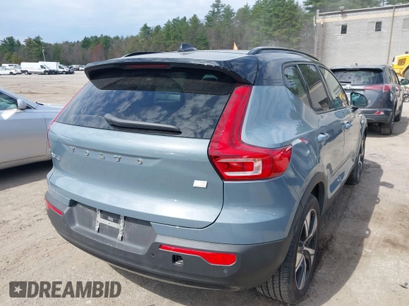 2021 Volvo XC40 z VIN YV4ED3UR9M2600401, wystawiony jako IAAI lot #42082399 z przebiegiem Nie podano mil oraz . Historia ofert i sprzedaży dostępna na DreamBid. Obrazek 4.