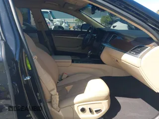 2017 Genesis G80 3.8L z VIN KMHGN4JE6HU190971, wystawiony jako IAAI lot #42195436 z przebiegiem 84 598 mil mil oraz . Historia ofert i sprzedaży dostępna na DreamBid. Obrazek 5.