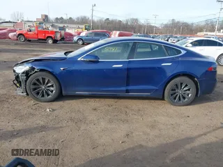 2018 Tesla Model S 75D z VIN 5YJSA1E28JF296944, wystawiony jako IAAI lot #41298541 z przebiegiem 29 828 mil mil oraz . Historia ofert i sprzedaży dostępna na DreamBid. Obrazek 13.