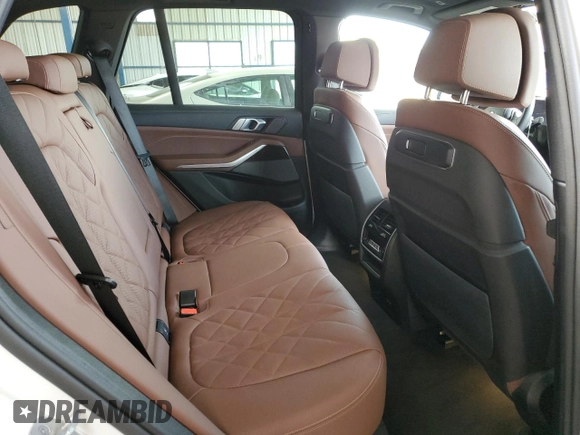 2025 BMW X5 xDrive40i z VIN 5UX23EU03S9Z14103, wystawiony jako Copart lot #56754705 z przebiegiem 2 983 mil mil oraz Czysty tytuł • Clean title. Historia ofert i sprzedaży dostępna na DreamBid. Obrazek 11.