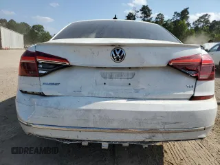 2018 Volkswagen Passat S z VIN 1VWAA7A34JC011566, wystawiony jako Copart lot #53610105 z przebiegiem 83 721 mil mil oraz Szkoda całkowita • Salvage title. Historia ofert i sprzedaży dostępna na DreamBid. Obrazek 6.
