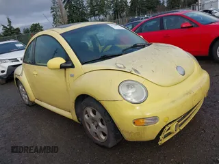 2003 Volkswagen New Beetle Coupe GLS with VIN 3VWCK21C23M406310, listed as a IAAI auction lot 41738895 with 140,308 mi miles. Bid and sale history available at carsss.com. Image 1.
