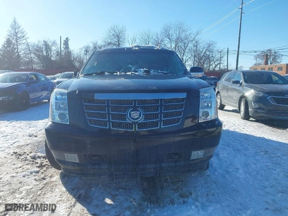 2011 Cadillac Escalade Luxury with VIN 1GYS4BEFXBR143441, listed as a IAAI auction lot 41635672 with NaN miles. Bid and sale history available at carsss.com. Image 12.