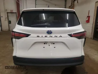 2021 Toyota Sienna LE z VIN 5TDKSKFC7MS023634, wystawiony jako Copart lot #61914675 z przebiegiem 87 980 mil mil oraz Szkoda całkowita • Salvage title. Historia ofert i sprzedaży dostępna na DreamBid. Obrazek 6.