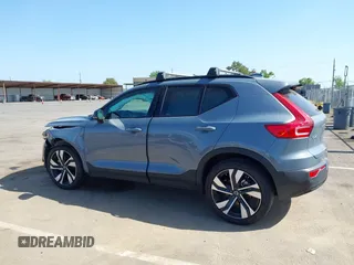 2023 Volvo XC40 Ultimate Dark Theme z VIN YV4L12UX9P2060819, wystawiony jako IAAI lot #42101069 z przebiegiem 24 171 mil mil oraz . Historia ofert i sprzedaży dostępna na DreamBid. Obrazek 14.