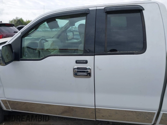 2004 Ford F-150 STX z VIN 1FTRX12W04NA27363, wystawiony jako IAAI lot #41944799 z przebiegiem Nie podano mil oraz . Historia ofert i sprzedaży dostępna na DreamBid. Obrazek 14.