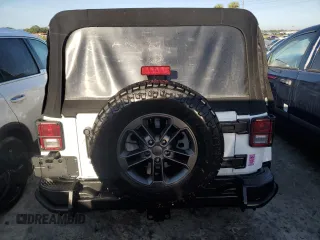 2018 Jeep Wrangler JK Unlimited Freedom Edition with VIN 1C4BJWDG2JL805031, listed as a Copart auction lot 73987524 with 0 mi miles and Non Repairable. Bid and sale history available at carsss.com. Image 6.