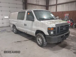 2008 Ford Econoline Cargo Commercial z VIN 1FTNS24W88DA19698, wystawiony jako IAAI lot #42537120 z przebiegiem 148 476 mil mil oraz . Historia ofert i sprzedaży dostępna na DreamBid. Obrazek 1.