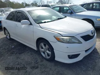 2011 Toyota Camry LE z VIN 4T1BF3EKXBU650285, wystawiony jako IAAI lot #41751647 z przebiegiem 258 700 mil mil oraz . Historia ofert i sprzedaży dostępna na DreamBid. Obrazek 1.
