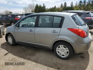 2011 Nissan Versa S z VIN 3N1BC1CP5BL464666, wystawiony jako Copart lot #55729825 z przebiegiem 246 951 mil mil oraz Czysty tytuł • Clean title. Historia ofert i sprzedaży dostępna na DreamBid. Obrazek 2.