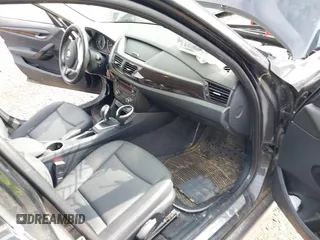 2013 BMW X1 xDrive28i z VIN WBAVL1C56DVR88949, wystawiony jako IAAI lot #42152710 z przebiegiem 93 136 mil mil oraz . Historia ofert i sprzedaży dostępna na DreamBid. Obrazek 5.