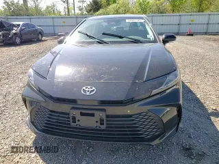 2025 Toyota Camry LE z VIN 4T1DAACK9SU117570, wystawiony jako Copart lot #54975145 z przebiegiem 2 385 mil mil oraz Szkoda całkowita • Salvage title. Historia ofert i sprzedaży dostępna na DreamBid. Obrazek 13.