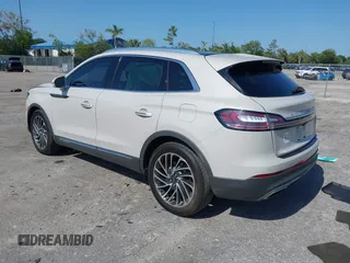 2019 Lincoln Nautilus Reserve z VIN 2LMPJ6L99KBL36336, wystawiony jako IAAI lot #42280974 z przebiegiem 35 483 mil mil oraz . Historia ofert i sprzedaży dostępna na DreamBid. Obrazek 3.