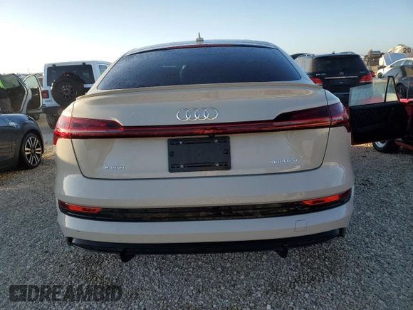 2021 Audi e-tron Sportback Prestige z VIN WA13AAGE4MB018961, wystawiony jako Copart lot #74674294 z przebiegiem Nie podano mil oraz Nie do naprawy • Non repairable. Historia ofert i sprzedaży dostępna na DreamBid. Obrazek 6.