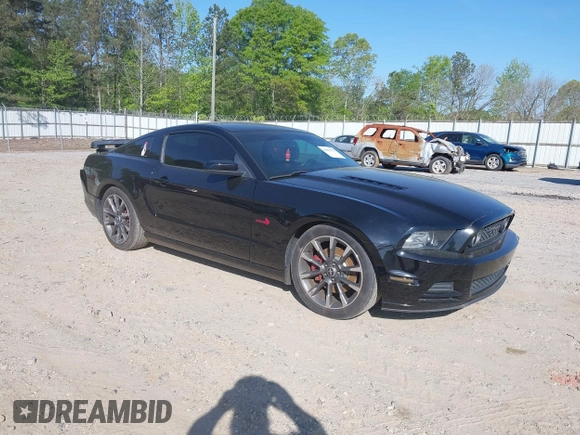 2013 Ford Mustang GT z VIN 1ZVBP8CF2D5284157, wystawiony jako IAAI lot #42050829 z przebiegiem 147 221 mil mil oraz . Historia ofert i sprzedaży dostępna na DreamBid. Obrazek 1.