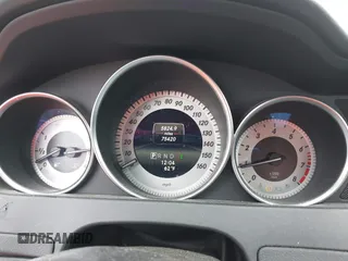 2014 Mercedes-Benz C 250 z VIN WDDGJ4HB0EG289247, wystawiony jako IAAI lot #42365526 z przebiegiem 75 420 mil mil oraz . Historia ofert i sprzedaży dostępna na DreamBid. Obrazek 7.