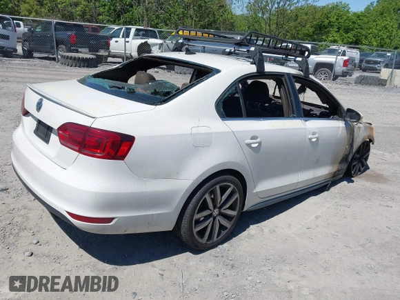 2014 Volkswagen Jetta GLI с VIN 3VW4T7AJ8EM388217, выставлен на аукционе IAAI как лот 42258666 с пробегом 118 397 миль миль и . История ставок и продаж доступна на DreamBid. Изображение 4.