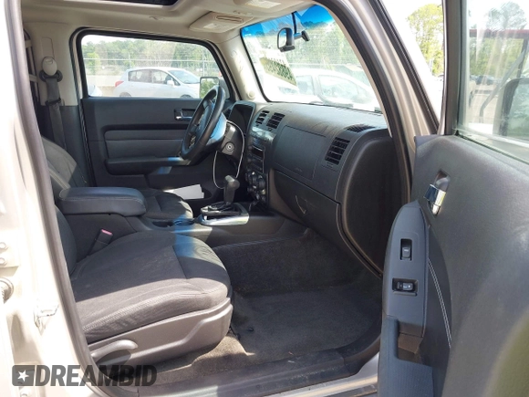 2007 Hummer H3 SUV z VIN 5GTDN13E178220977, wystawiony jako IAAI lot #42103127 z przebiegiem 121 449 mil mil oraz . Historia ofert i sprzedaży dostępna na DreamBid. Obrazek 5.