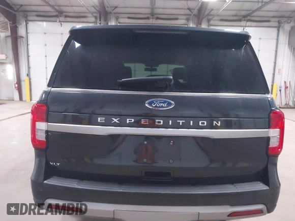 2024 Ford Expedition XLT with VIN 1FMJU1J85REA58605, listed as a IAAI auction lot 41997672 with 37,336 mi miles. Bid and sale history available at carsss.com. Image 17.