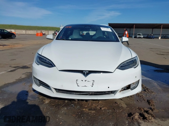 2018 Tesla Model S 75D z VIN 5YJSA1E29JF276329, wystawiony jako IAAI lot #41673653 z przebiegiem Nie podano mil oraz . Historia ofert i sprzedaży dostępna na DreamBid. Obrazek 12.