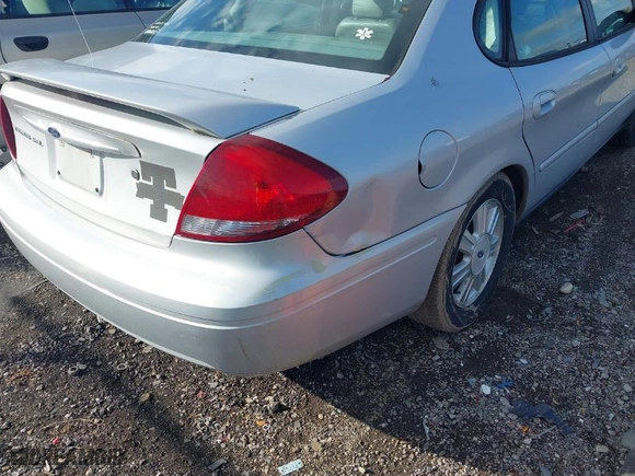 2004 Ford Taurus SEL with VIN 1FAFP56S04A205058, listed as a IAAI auction lot 40796889 with 187,562 mi miles. Bid and sale history available at carsss.com. Image 6.