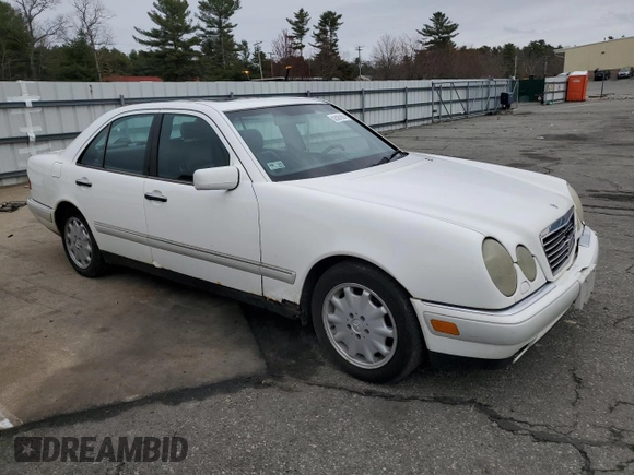 1996 Mercedes-Benz E-Class with VIN WDBJF55F5TJ022277, listed as a Copart auction lot 52597985 with 213,848 mi miles and Clean Title. Bid and sale history available at carsss.com. Image 4.