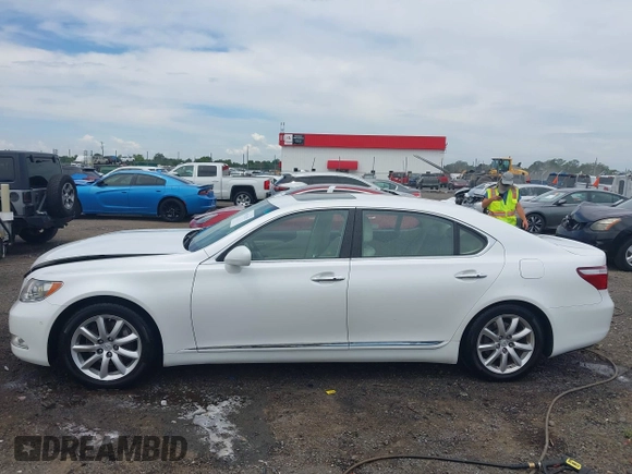 2007 Lexus LS 460 L with VIN JTHGL46F275003065, listed as a IAAI auction lot 42620085 with 238,634 mi miles and . Bid and sale history available at DreamBid. Image 14.