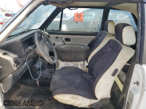 1984 Volkswagen Rabbit z VIN WVWCA0151EK009645, wystawiony jako Copart lot #78178084 z przebiegiem Nie podano mil oraz Czysty tytuł • Clean title. Historia ofert i sprzedaży dostępna na DreamBid. Obrazek 7.