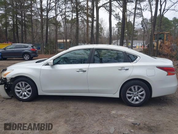 2014 Nissan Altima 2.5 S with VIN 1N4AL3AP2EN335771, listed as a IAAI auction lot 41202964 with 164,995 mi miles. Bid and sale history available at carsss.com. Image 14.