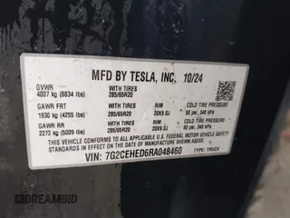 2024 Tesla Cybertruck z VIN 7G2CEHED6RA048460, wystawiony jako IAAI lot #42433721 z przebiegiem 8 019 mil mil oraz . Historia ofert i sprzedaży dostępna na DreamBid. Obrazek 9.