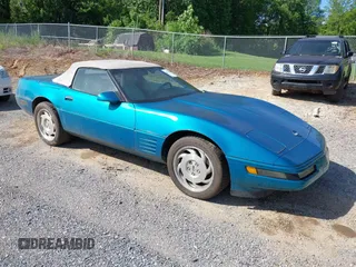 1993 Chevrolet Corvette z VIN 1G1YY33P4P5115339, wystawiony jako IAAI lot #42282352 z przebiegiem 90 578 mil mil oraz . Historia ofert i sprzedaży dostępna na DreamBid. Obrazek 1.