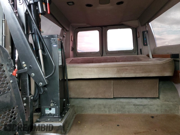 2000 Ford Econoline Cargo Recreational with VIN 1FDRE14LXYHA39870, listed as a Copart auction lot 41824065 with 112,028 mi miles and Salvage title. Bid and sale history available at DreamBid. Image 11.