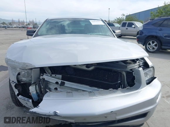 2005 Ford Mustang Deluxe with VIN 1ZVFT80N855189337, listed as a IAAI auction lot 41836962 with 185,248 mi miles. Bid and sale history available at carsss.com. Image 13.