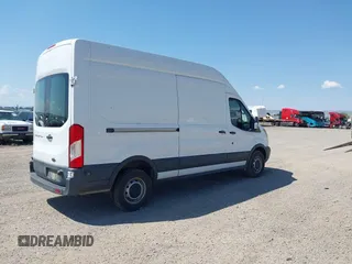 2015 Ford Transit z VIN 1FTNR2XM3FKB08495, wystawiony jako IAAI lot #42552135 z przebiegiem 235 461 mil mil oraz . Historia ofert i sprzedaży dostępna na DreamBid. Obrazek 4.
