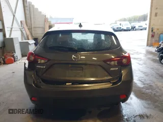 2015 Mazda 3 i Grand Touring z VIN JM1BM1M70F1222597, wystawiony jako IAAI lot #41960987 z przebiegiem 40 841 mil mil oraz . Historia ofert i sprzedaży dostępna na DreamBid. Obrazek 16.