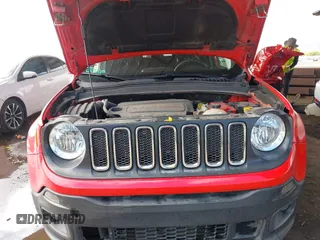 2018 Jeep Renegade Latitude z VIN ZACCJABB8JPJ64054, wystawiony jako IAAI lot #42405048 z przebiegiem 84 708 mil mil oraz . Historia ofert i sprzedaży dostępna na DreamBid. Obrazek 10.