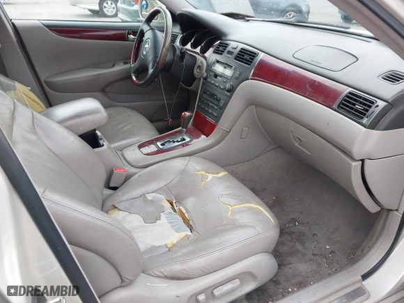 2003 Lexus ES 300 with VIN JTHBF30G330137880, listed as a IAAI auction lot 42074863 with 232,533 mi miles. Bid and sale history available at carsss.com. Image 5.