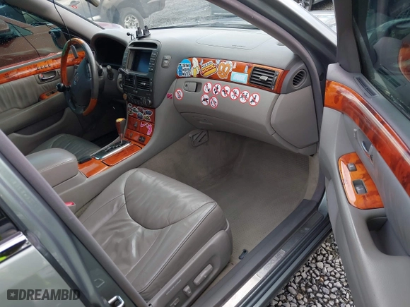 2001 Lexus LS 430 with VIN JTHBN30F910005133, listed as a IAAI auction lot 41937014 with 192,806 mi miles. Bid and sale history available at carsss.com. Image 5.