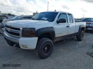 2007 Chevrolet Silverado 1500 LT w/1LT with VIN 2GCEK19J571635621, listed as a IAAI auction lot 41230322 with 245,420 mi miles. Bid and sale history available at carsss.com. Image 21.