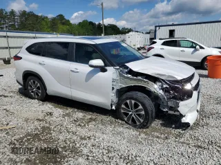 2023 Toyota Highlander L z VIN 5TDKDRAH7PS519415, wystawiony jako Copart lot #52688075 z przebiegiem 24 022 mil mil oraz Szkoda całkowita • Salvage title. Historia ofert i sprzedaży dostępna na DreamBid. Obrazek 4.